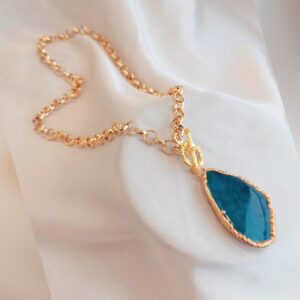 Chain with natural stone pendant (10 inches