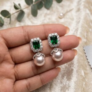 Silver earrings with pearl
