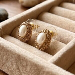 Mother of pearl with golden beads